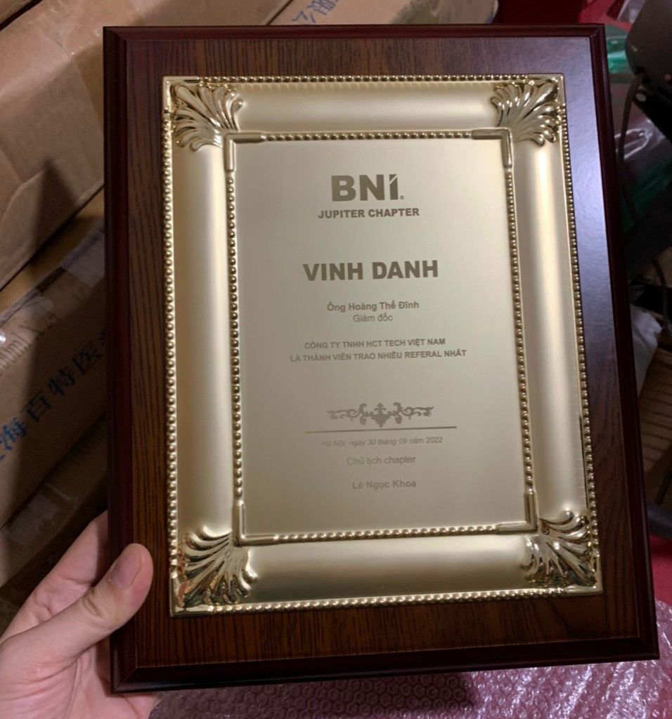 Bảng vinh danh kim loại mẫu 9