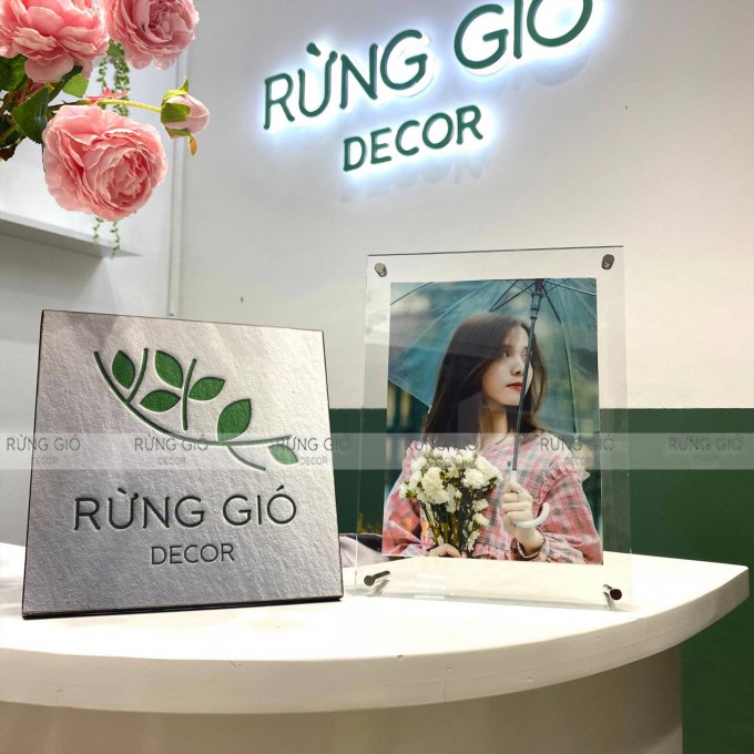 Khung bằng khen A5 MICA TRÀN TRONG SUỐT đẹp sang trọng - chất liệu mica acylic để bàn chân inox, để vừa giấy ảnh 15x21cm