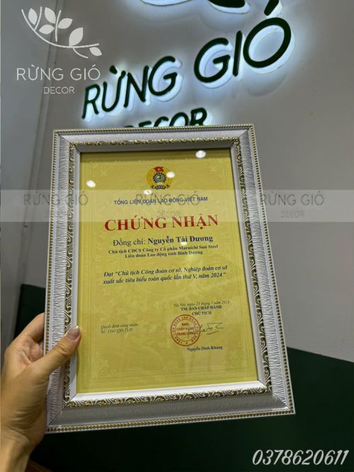 Đơn hàng Khung Bằng Khen giao cho khách trao tặng ngày thành lập CĐLĐ Việt Nam