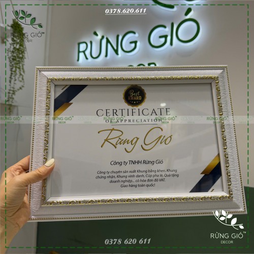 Khung A4 trắng sần viền 4cm cổ điển